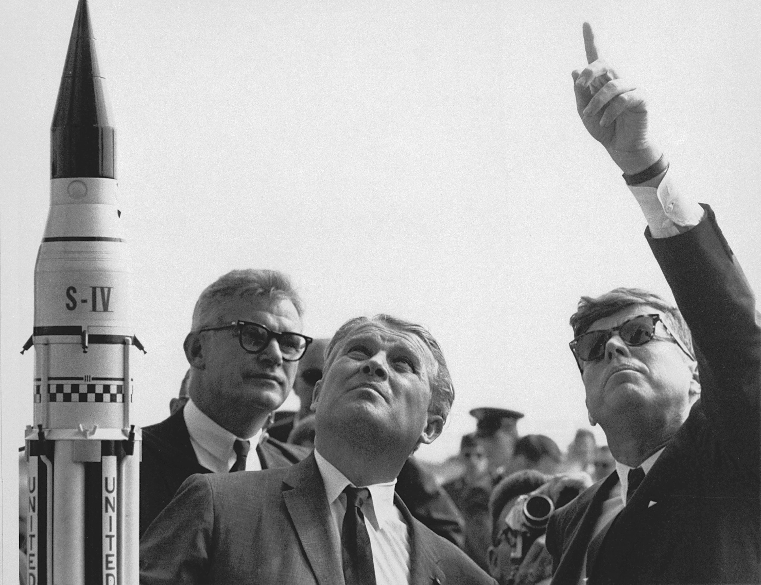 Wernher Von Braun explains the Saturn system to President John F. Kennedy at Cape Canaveral in 1963. Credit: NASA.