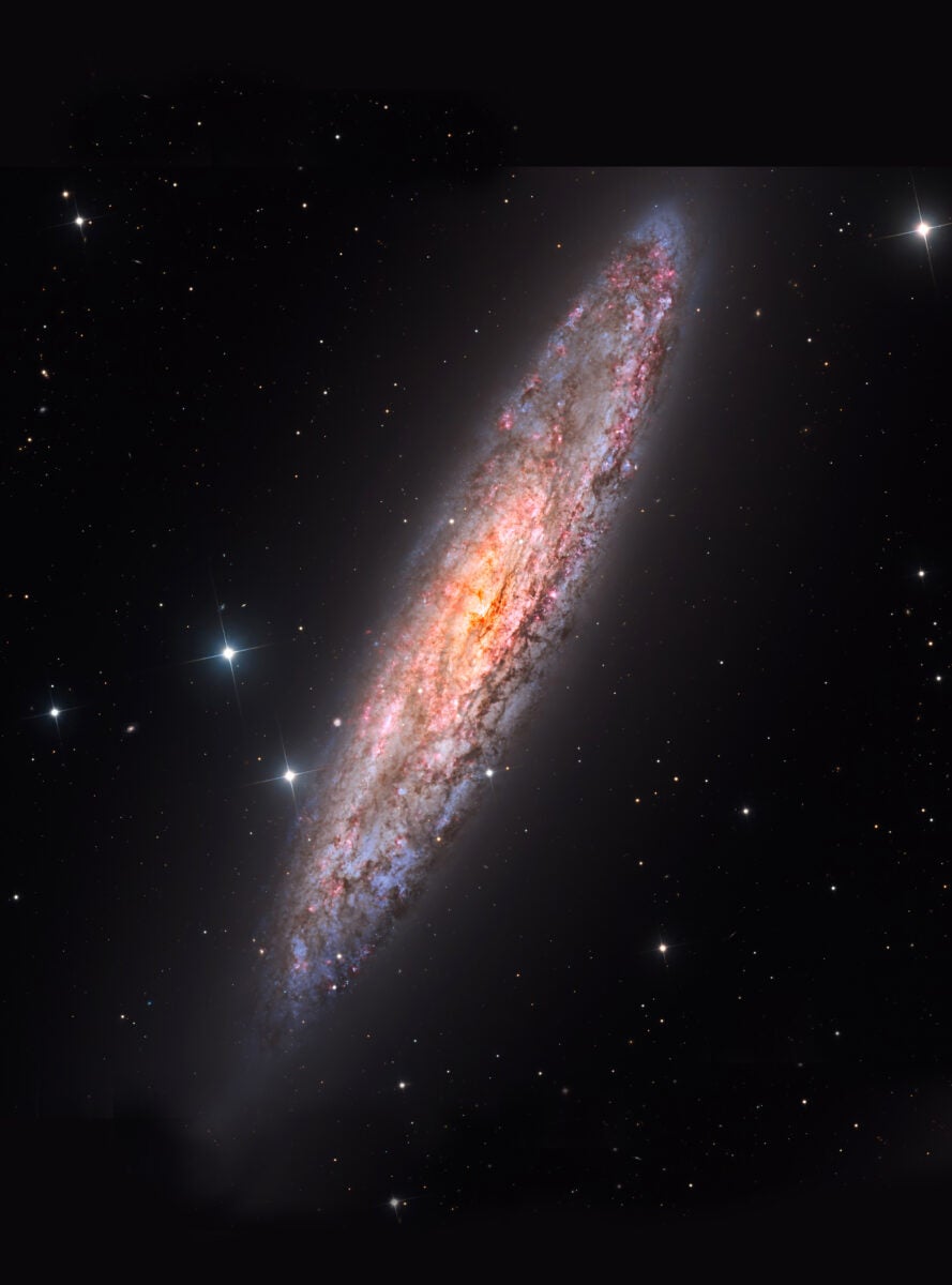 At a distance of 12 million light-years and around 105,000 light-years across, NGC 253’s angular length is close to the diameter of the Full Moon.