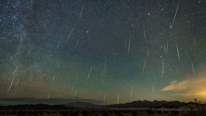 https://www.astronomy.com/uploads/2024/10/geminids-sullivan.jpg