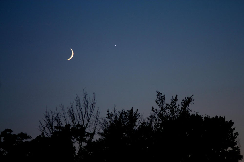 See The Crescent Moon As Equinox Strikes: The Night Sky This Week