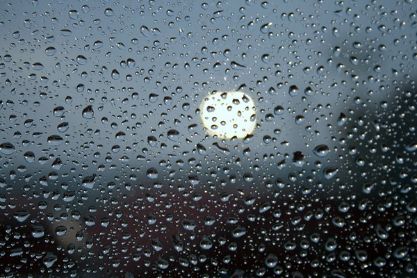 raindrops falling from the sky wallpaper