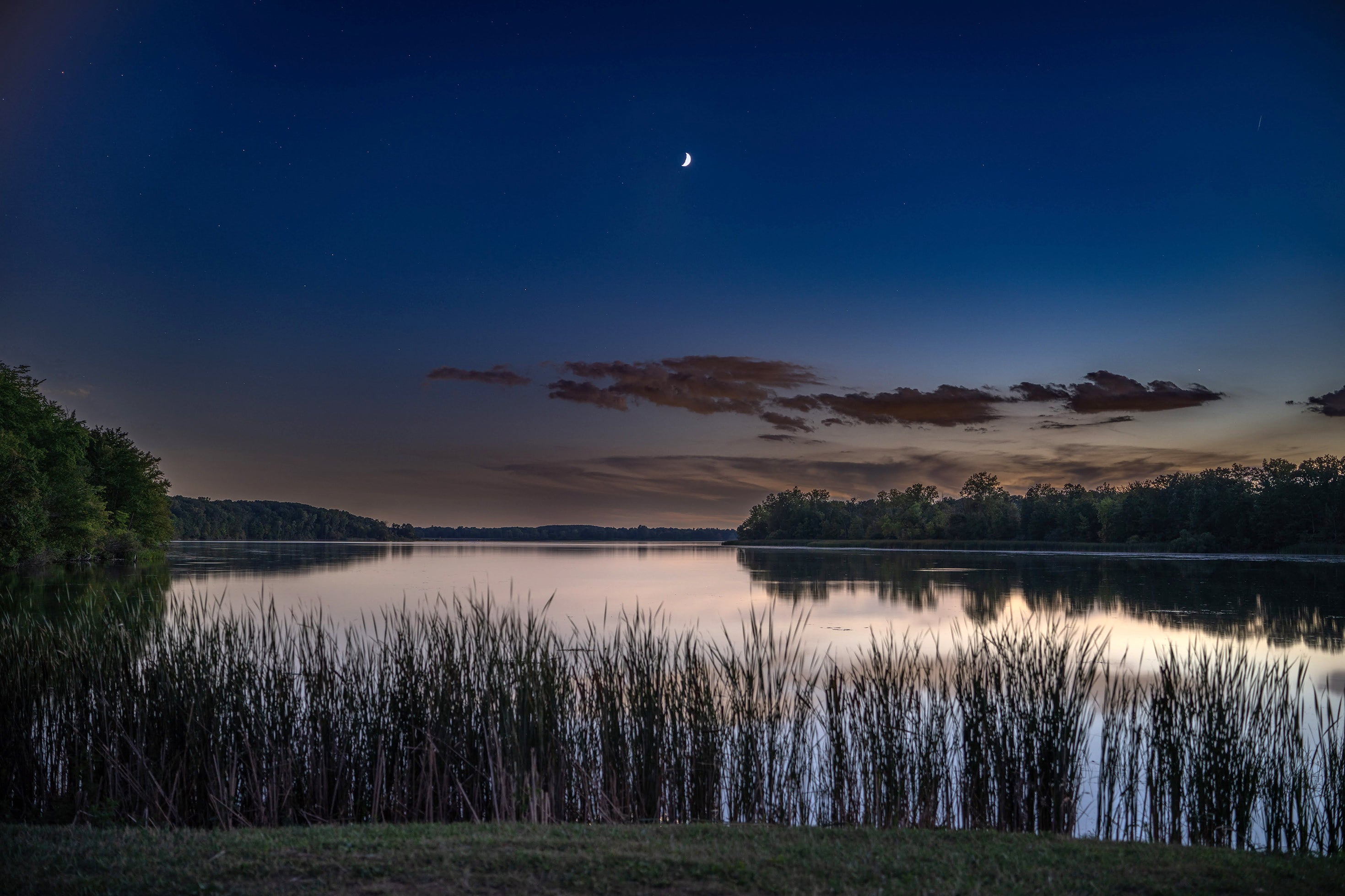 A crescent Moon lies above Stony Creek Metropark in Michigan. This shot is a single five-second exposure taken with a Sony A7R4 at ISO 100 and a 35–150mm zoom lens at 35mm and f/2.