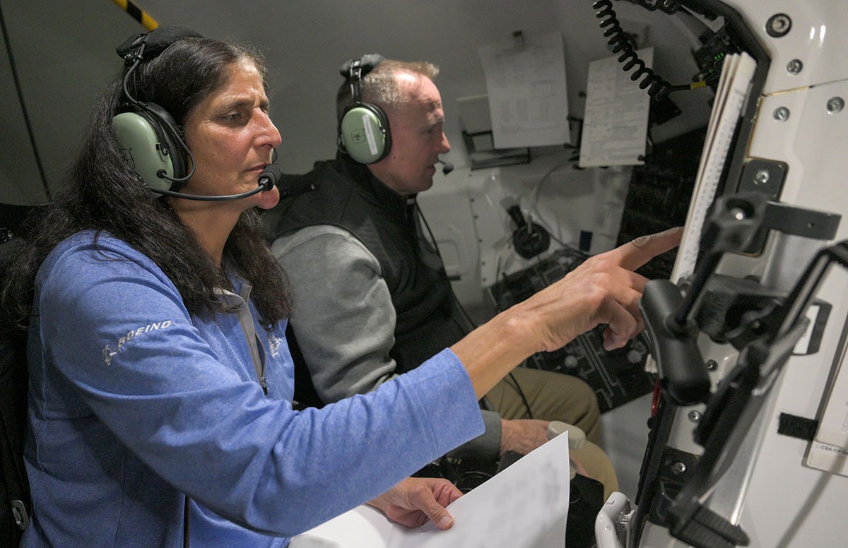 NASA astronauts Suni Williams and Butch Wilmore work during a dress rehearsal of the Boeing Starliner landing mission Jan. 18 at the Boeing Mission Simulator in Houston.  Credit: NASA/Boeing.